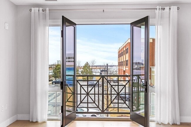 Building Photo - 10 Shipyard Dr