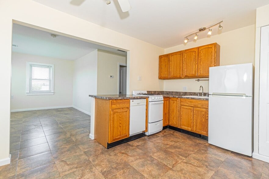 Building Photo - 14 Lee Pl