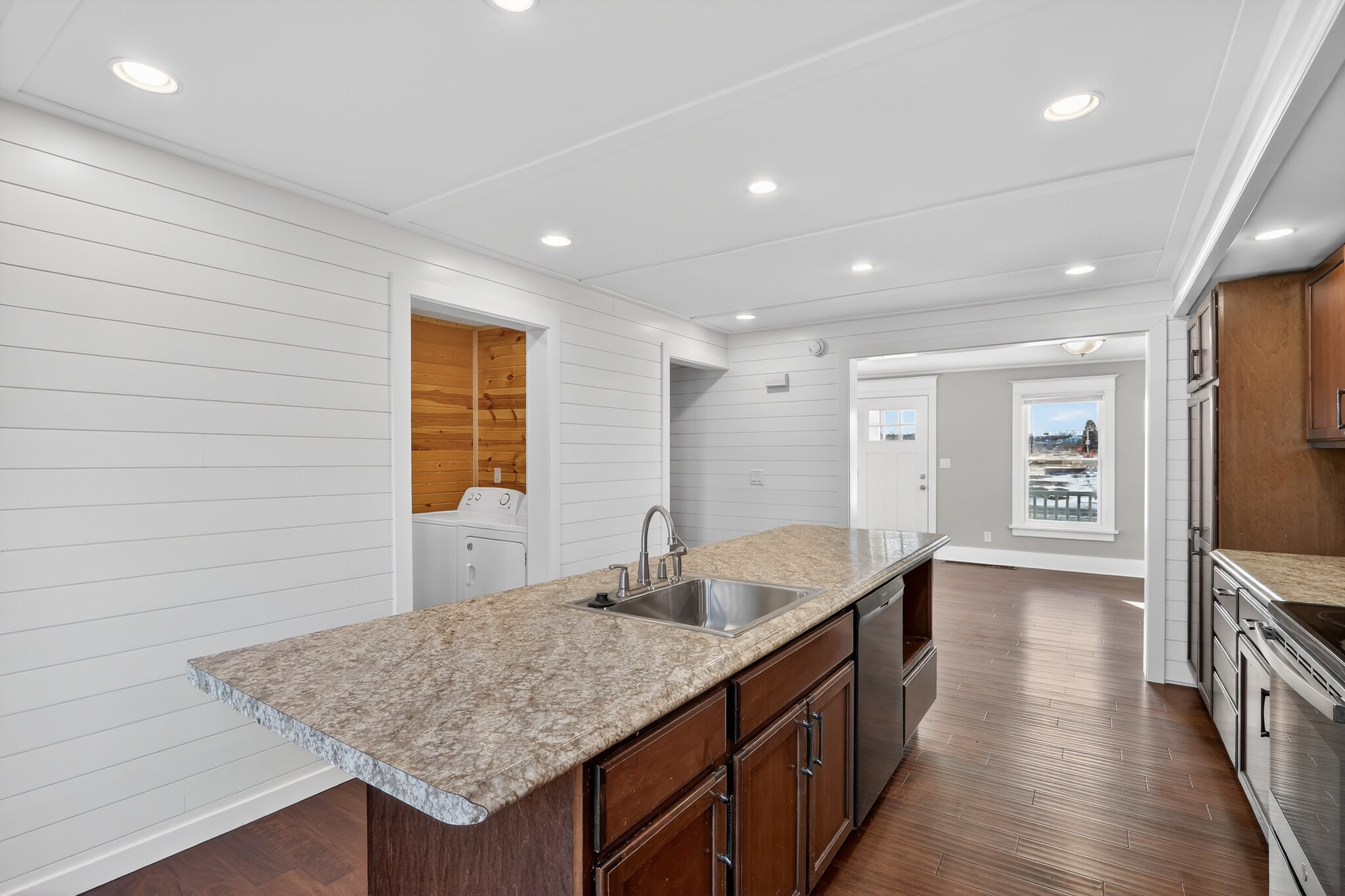 Building Photo - 428 W Delavan Dr