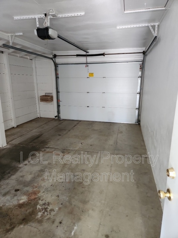 Building Photo - 26787 Oakmont Dr