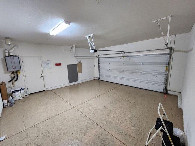 Building Photo - 4549 Maple Crest St