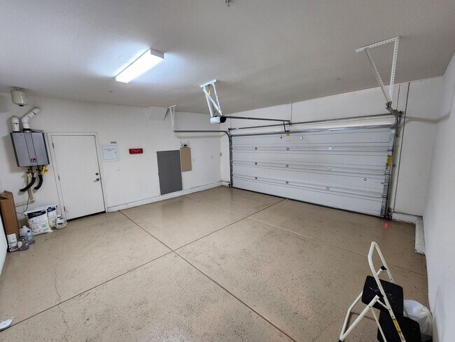 Building Photo - Updated North Natomas 5bd/3ba Home with 2 Car Garage