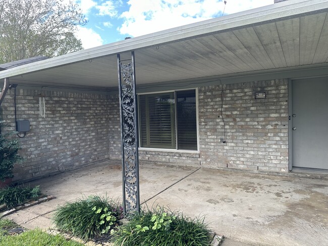 Large covered back patio - 5122 Crystal Bay Dr