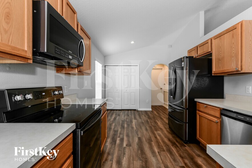 Building Photo - 5521 Sycamore Canyon Dr