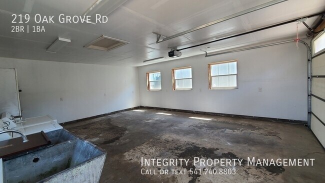 Building Photo - 219 Oak Grove Rd
