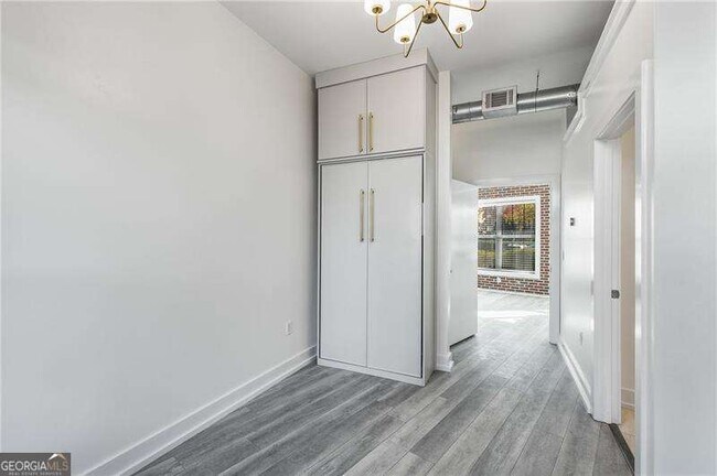 Building Photo - 791 Wylie St SE