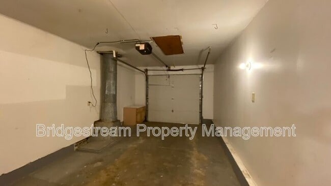 Building Photo - 105 Bedford Farm Cir