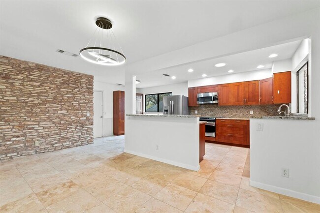 Building Photo - 11532 Spicewood Pkwy