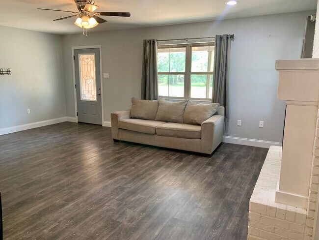 Building Photo - 3BD/BA House for Lease off Hwy 1065 in Independence