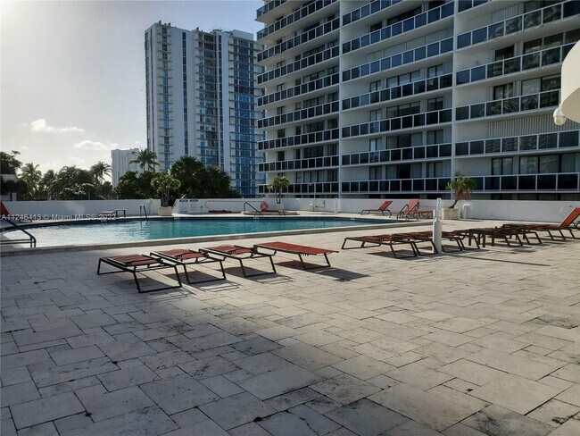 Building Photo - 20515 E Country Club Dr  841 Aventura Fl 3...