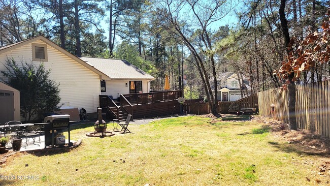 Building Photo - 1720 Longleaf Dr E