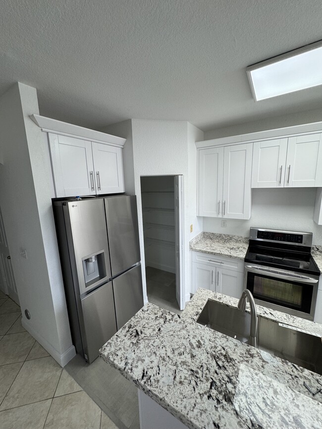 Brand new refrigerator - 4296 SW 131st Ln