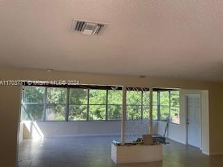 Building Photo - 14710 S Spur Dr