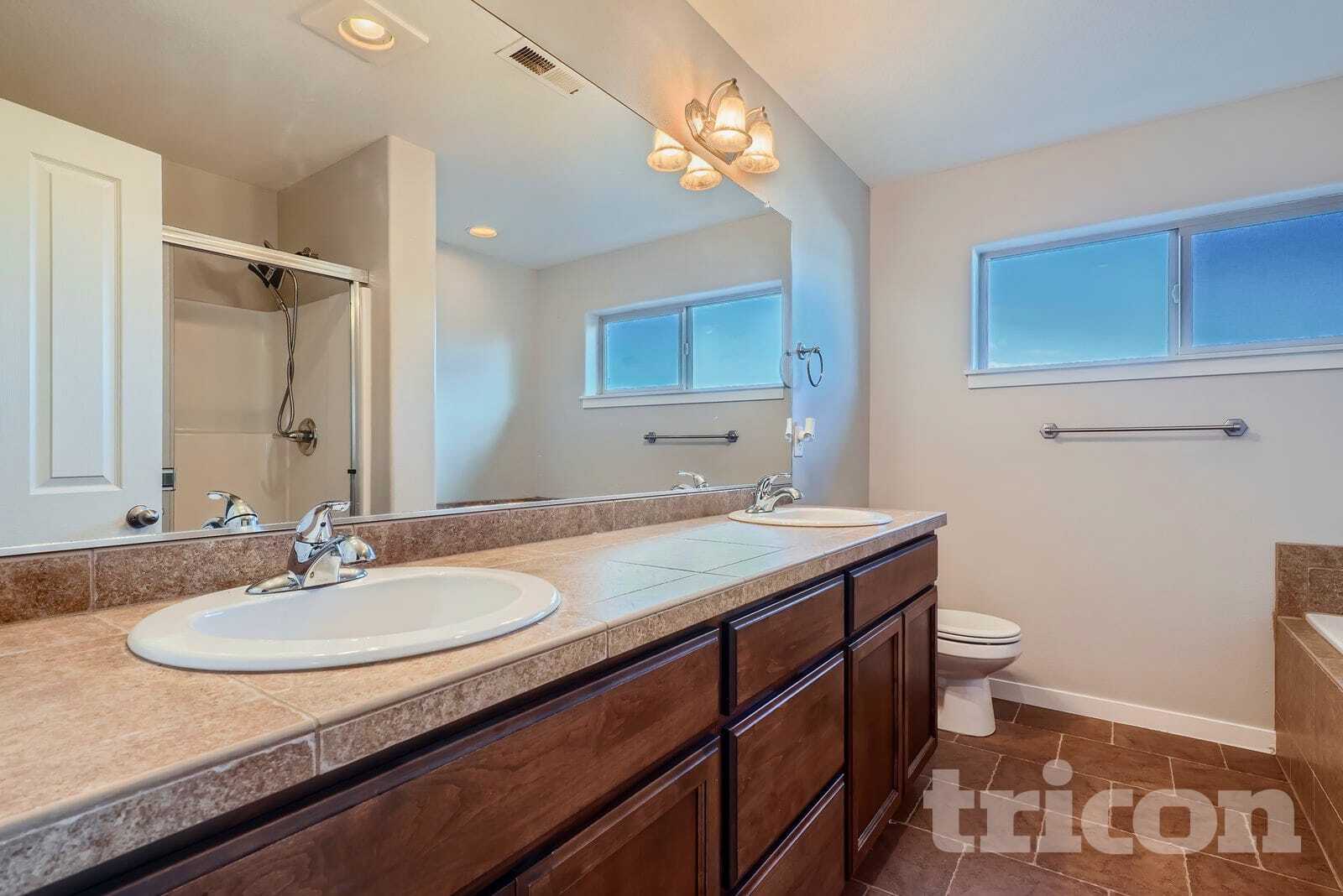 Building Photo - 7615 NE 60th Way