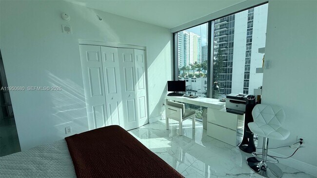 Building Photo - 460 NE 28th St