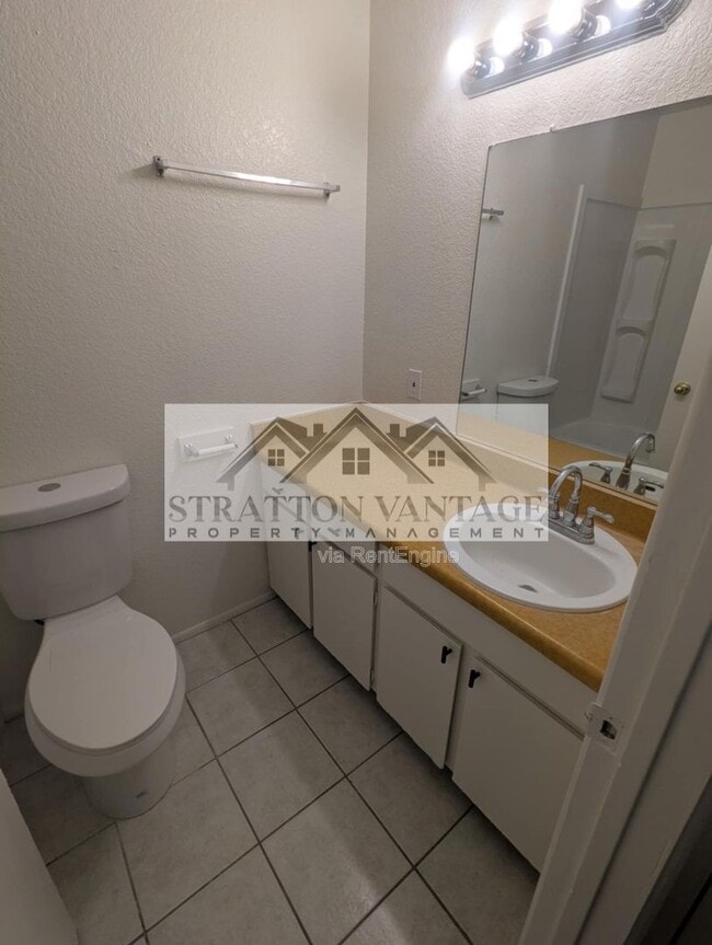 Building Photo - 545 W 16th Ave