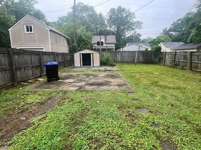 Building Photo - Welcome to 1161 Lincoln! 2 bedrooms & 1.5 bths