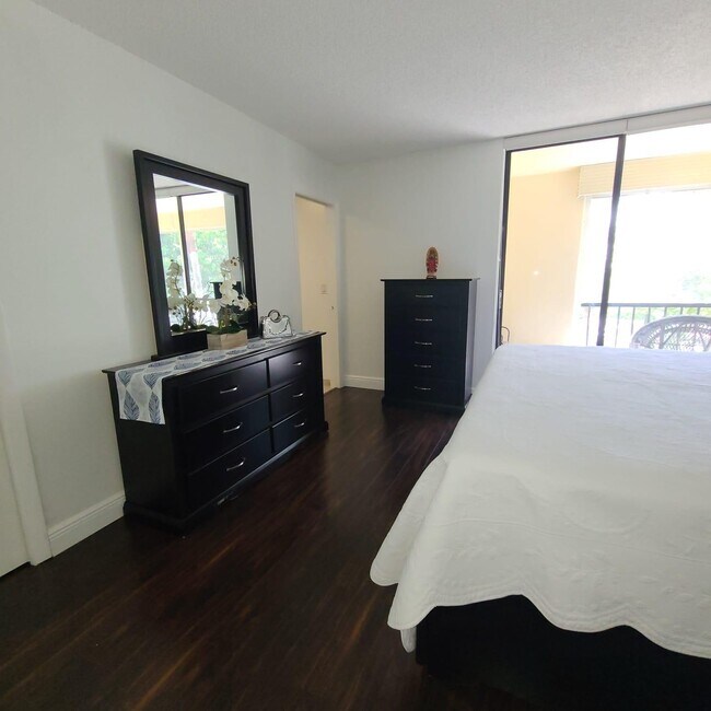 Building Photo - 5220 Las Verdes Cir