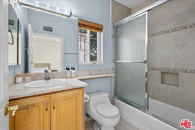 Building Photo - 5029 Lemona Ave