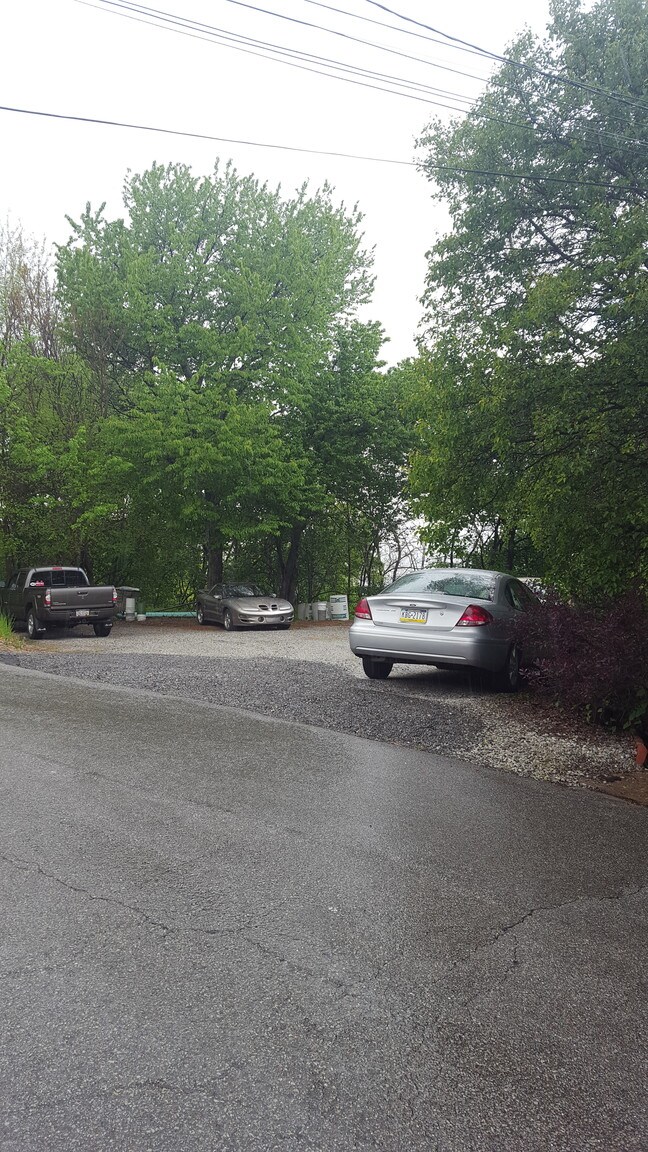 Off street parking - 3111 Northview St