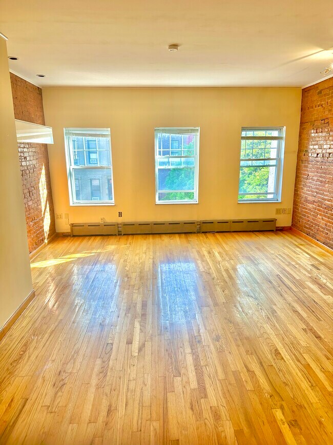 Primary Photo - 421 E 119th St