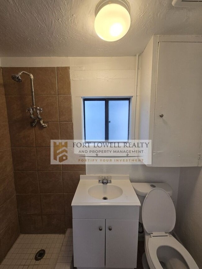 Building Photo - ONE MONTH FREE PRORATED! Cozy Studio near Downtown Tucson!