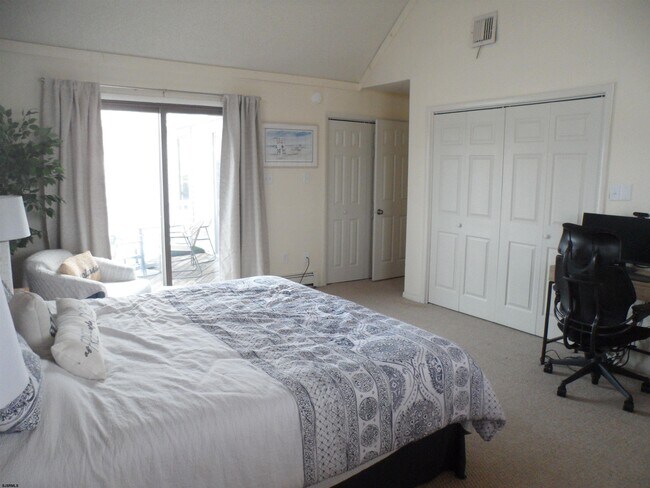 Building Photo - 9400 Ventnor Ave