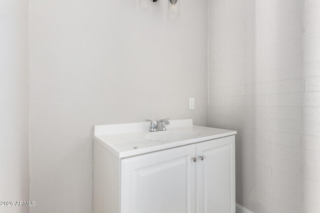 Building Photo - 405 S Priest Dr