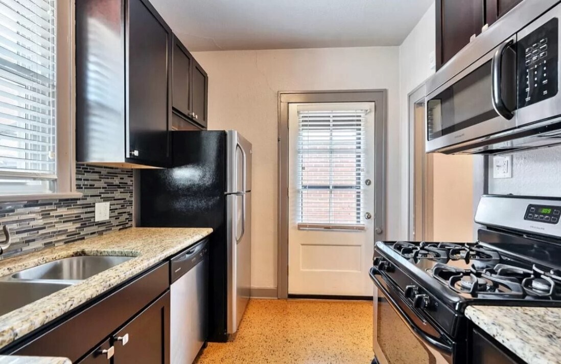Kitchen and back door - 868 S Pearl St