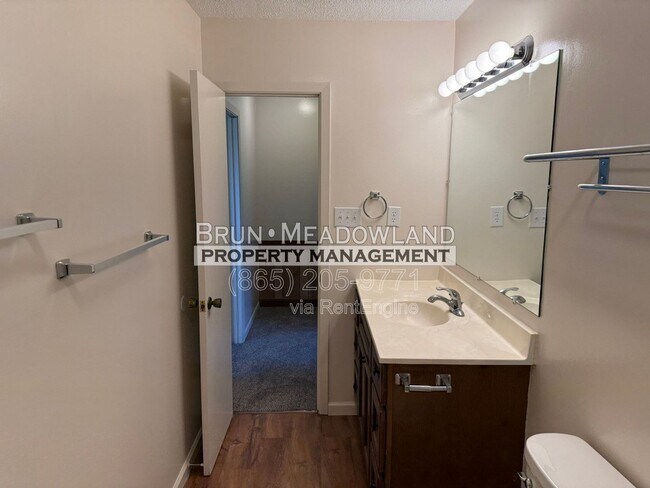 Building Photo - 1811 Meadowland Ln