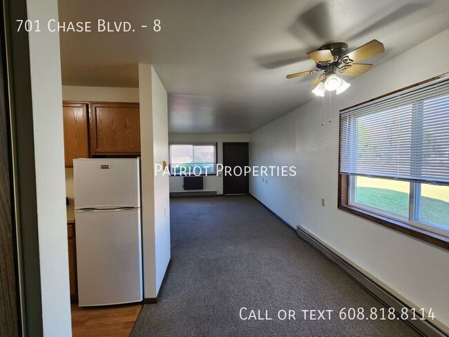 Building Photo - 1 bedroom/ 1 bath apartment in Sun Prairie...