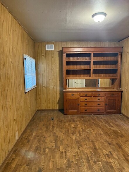 Building Photo - 1306 E Green St