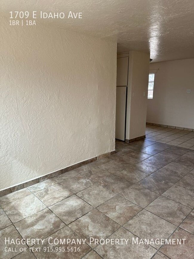 Building Photo - 1709 E Idaho Ave