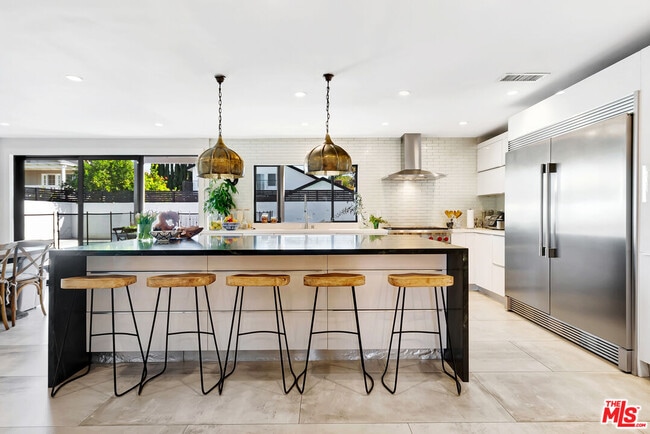 Building Photo - 6324 Geyser Ave