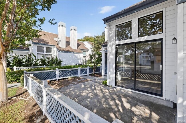 Building Photo - 45 Briarglen