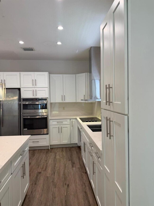 Building Photo - 718 SE 12th Ter