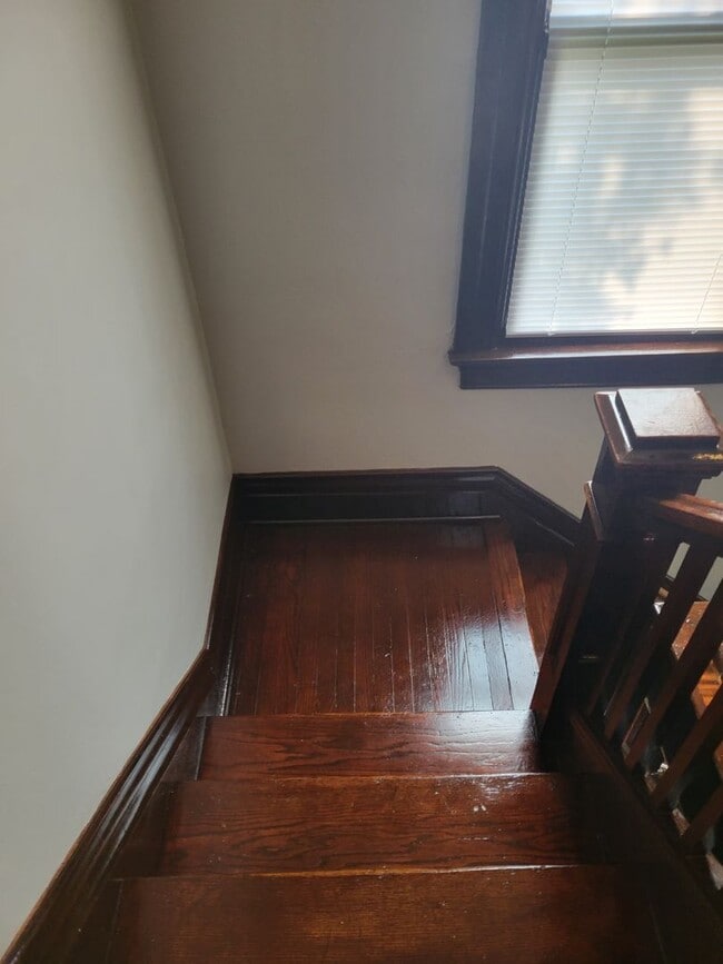 Building Photo - NEW LISTING!! 3 Bedroom 1 Bath