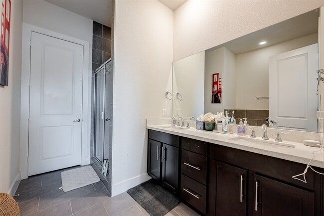 Building Photo - 3904 Tulane Oak Dr