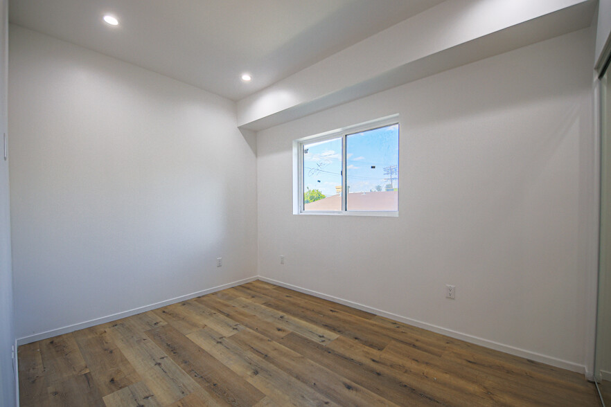 Building Photo - 121 S Coronado St