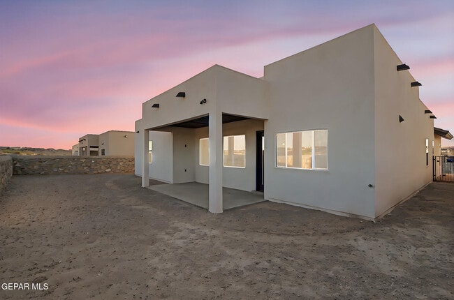 Building Photo - 832 Eltham Dr