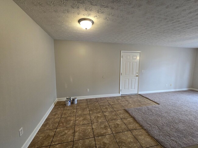 Building Photo - Available IMMEDIATELY!! Updated, 2 Bedroom...