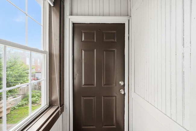 Building Photo - 511 Schirmer St