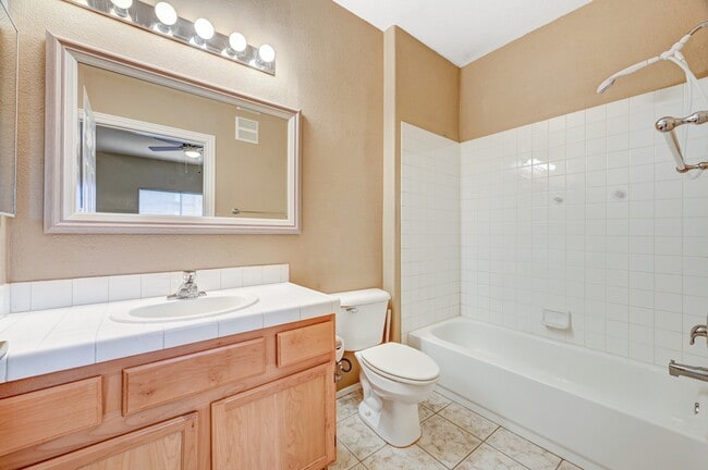 Building Photo - 1050 E Cactus Ave