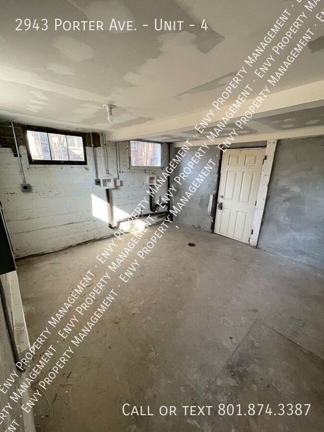 Building Photo - 2943 Porter Ave