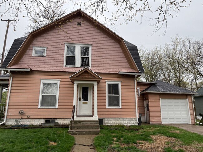 Building Photo - 515 W Franklin St