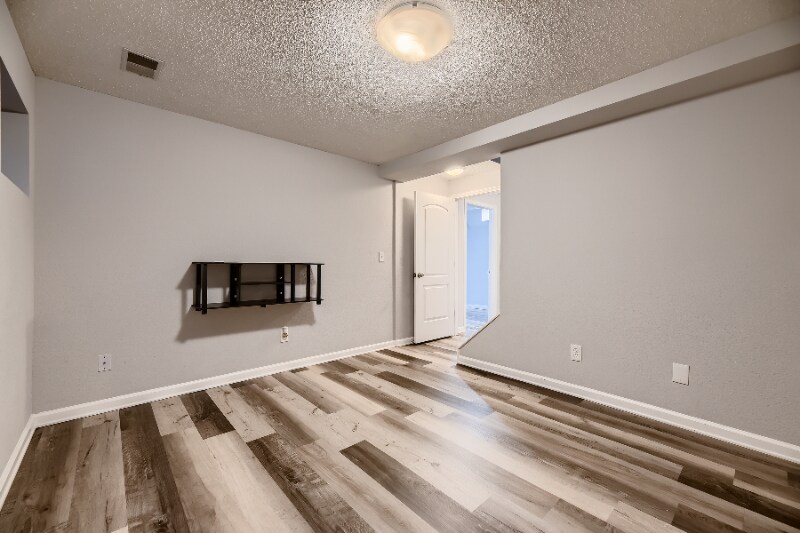 Building Photo - 9048 Bermuda Cir