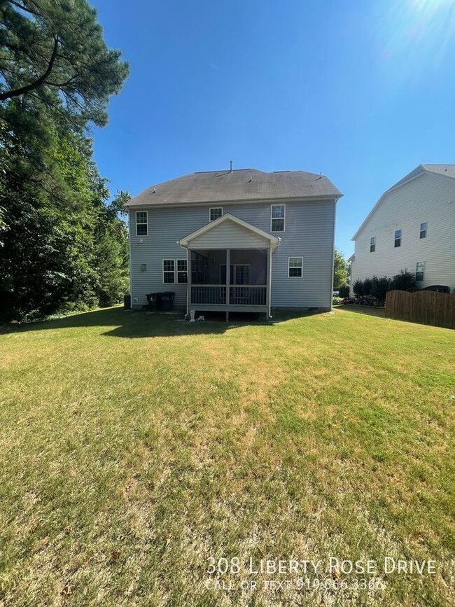 Building Photo - Charming 5 Bedroom Home