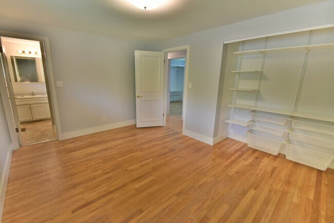 Building Photo - 3Bd/1.75Ba Bellevue House