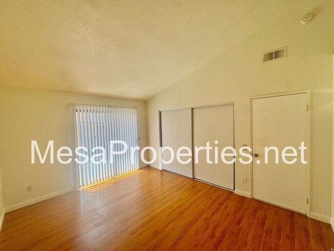 Building Photo - 1423 Willow Tree Ln