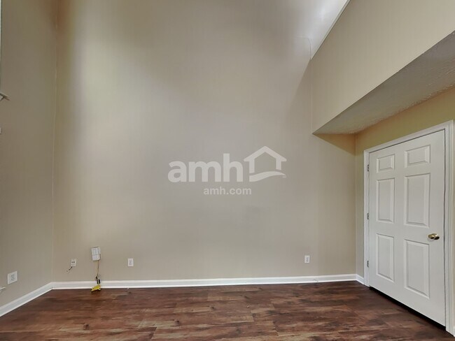 Building Photo - 3800 Oak Park Dr